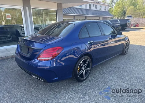 2017 Mercedes-Benz C 300 4Matic z USA, uszkodzony, nr VIN 55SWF4KB2HU206186